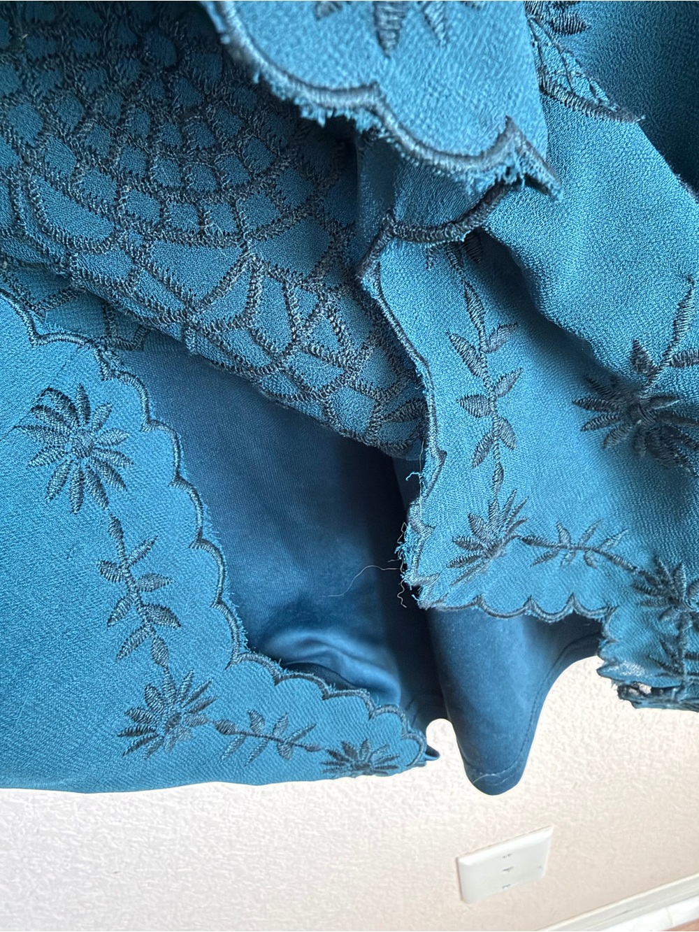 ASTR Embroidered Tonal Shift Mini Dress Large Teal V Neck Open Back 3/4 Sleeve - Picture 6 of 16